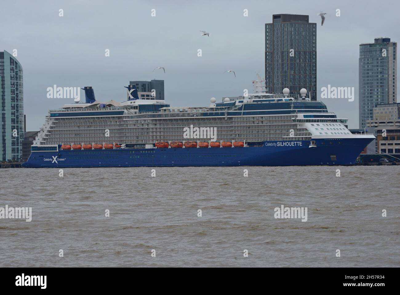 Le bateau de croisière Celebrity Silhouette est arrimée au terminal de croisière, River Mersey, Liverpool, septembre 2021 Banque D'Images