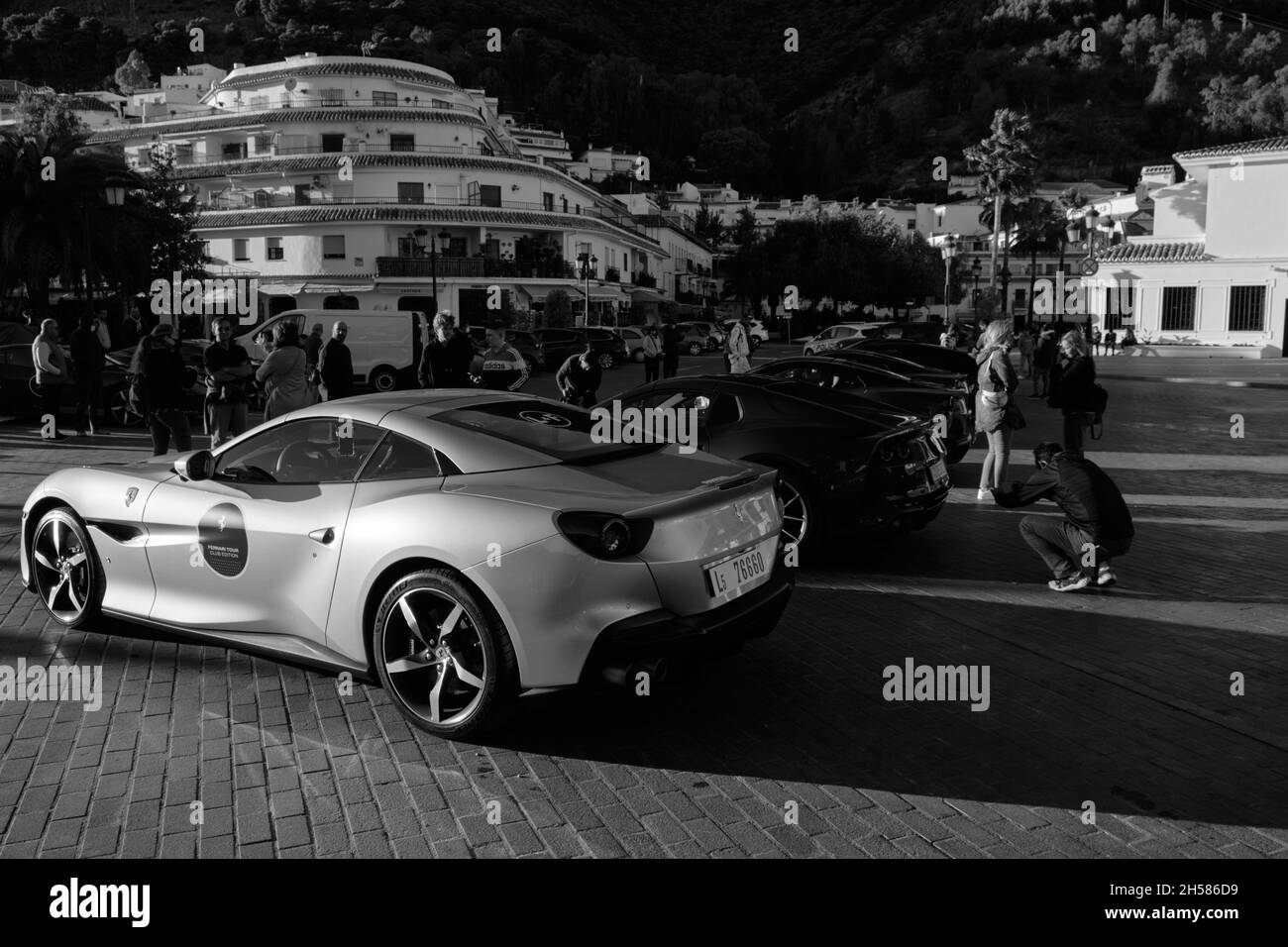 Rencontre Ferrari à Mijas Pueblo, province de Malaga, Andalousie, Espagne. Banque D'Images