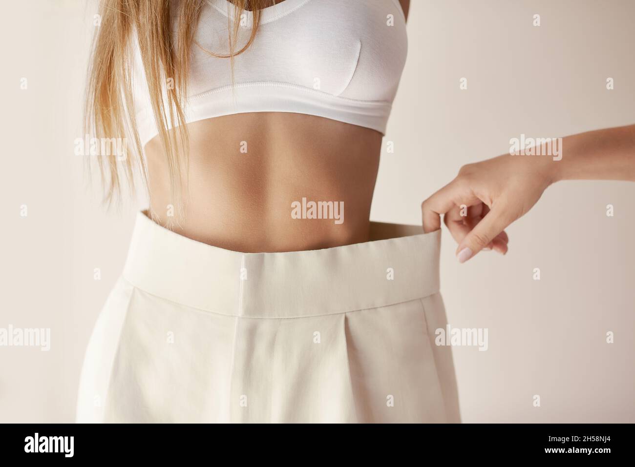 Mignon et beauté jeune femme perdant du poids. Banque D'Images