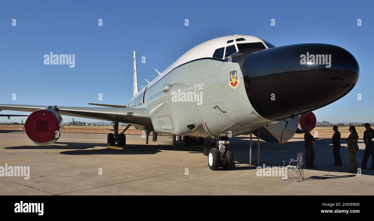Tucson, États-Unis - 6 novembre 2021 : avion de surveillance conjoint de la Force aérienne des États-Unis RC-135V Rivet de la base aérienne d'Offutt. Banque D'Images
