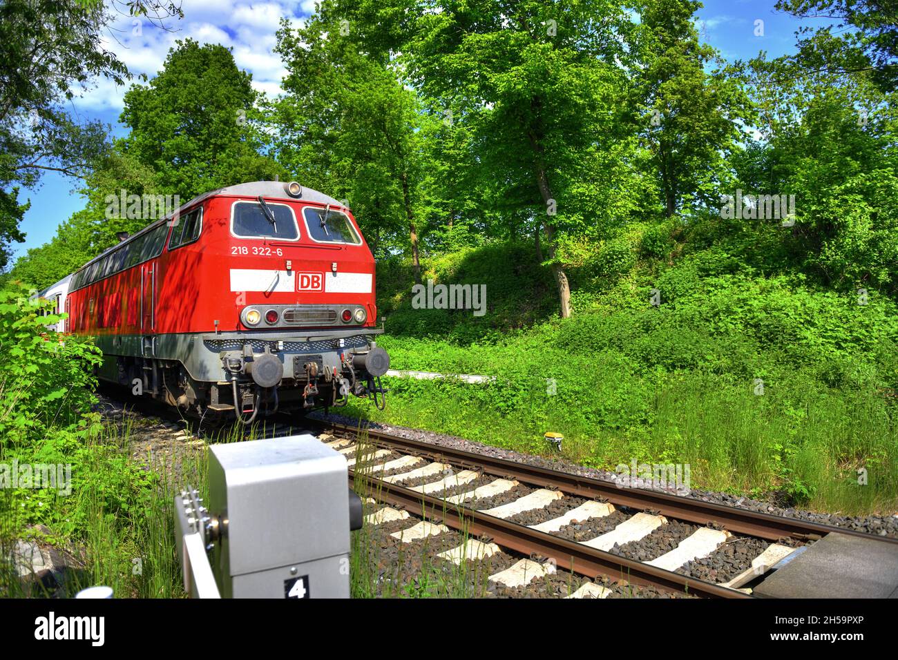 RegionalBahn der Deutschen Bahn an einem Bahnübergang in Haffkrug, Schleswig-Holstein, Allemagne Banque D'Images