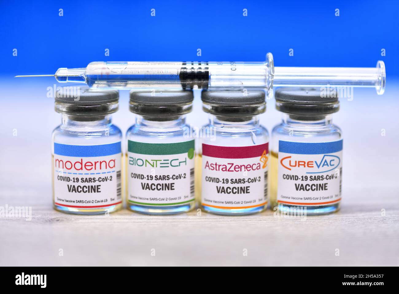 Corona-Impfstoffe mit Spritze, Symbolfoto Banque D'Images