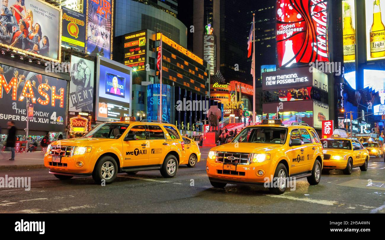 Times Square la nuit à New York City Banque D'Images