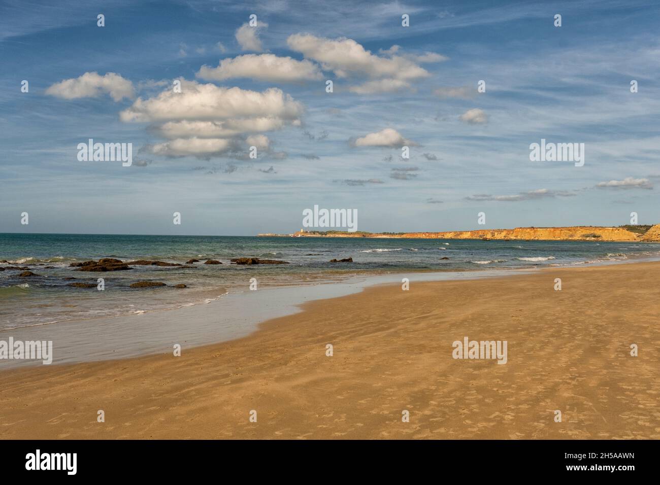 Vue sur la plage de Roche.Conil de la Frontera, Andalousie, Espagne Banque D'Images