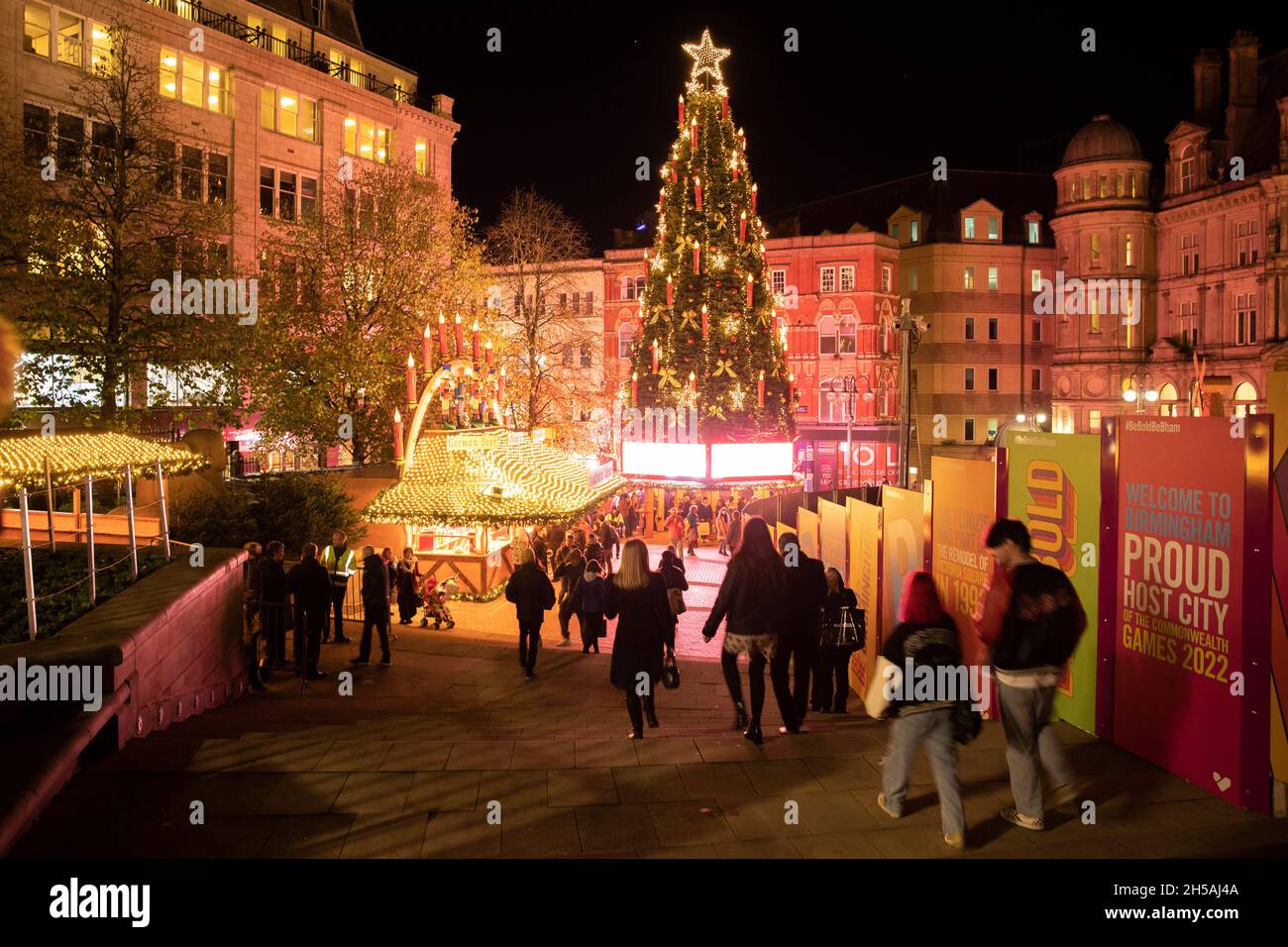 Le marché de Noël de Birmingham Francfort 2021.L'événement a été annulé en 2020 en raison des restrictions de Covid.Photo des attractions du marché de Victoria Square. Banque D'Images