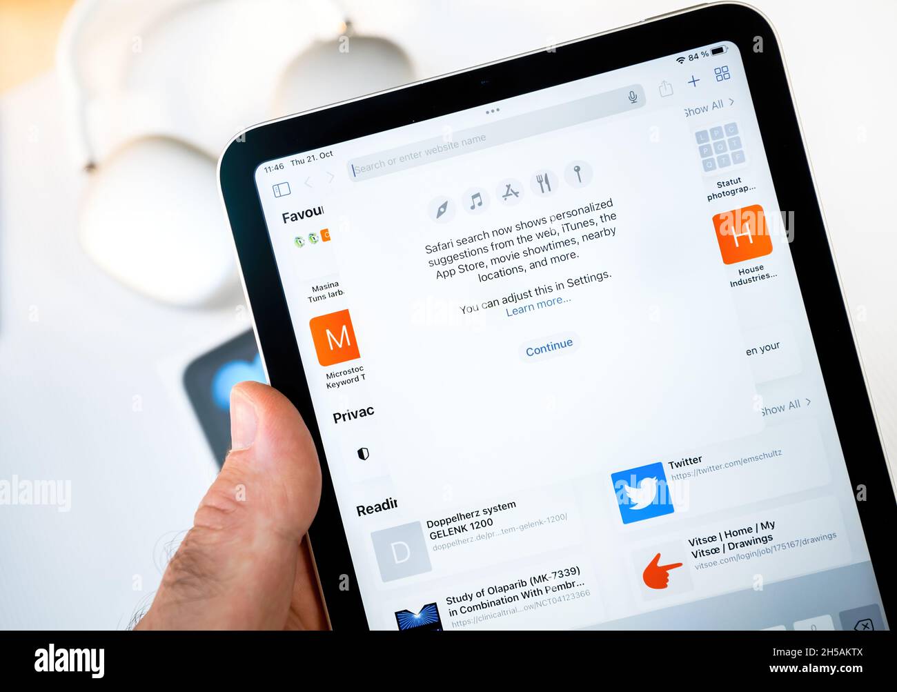 Navigateur Internet Safari nouvelles fonctionnalités paramètres suggestions  et icônes sur les nouveaux ordinateurs Apple iPad mini tablette lors de la  première exécution Photo Stock - Alamy