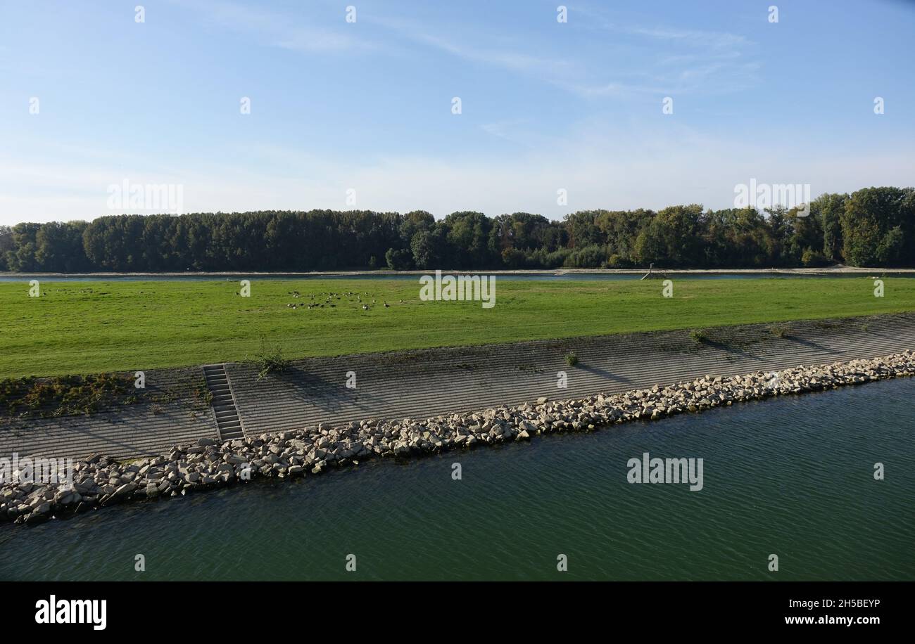 Entrée au port d'Ölhafen Karlsruhe, Neuret, Karlsruhe, Bade-Wurtemberg, Allemagne Banque D'Images