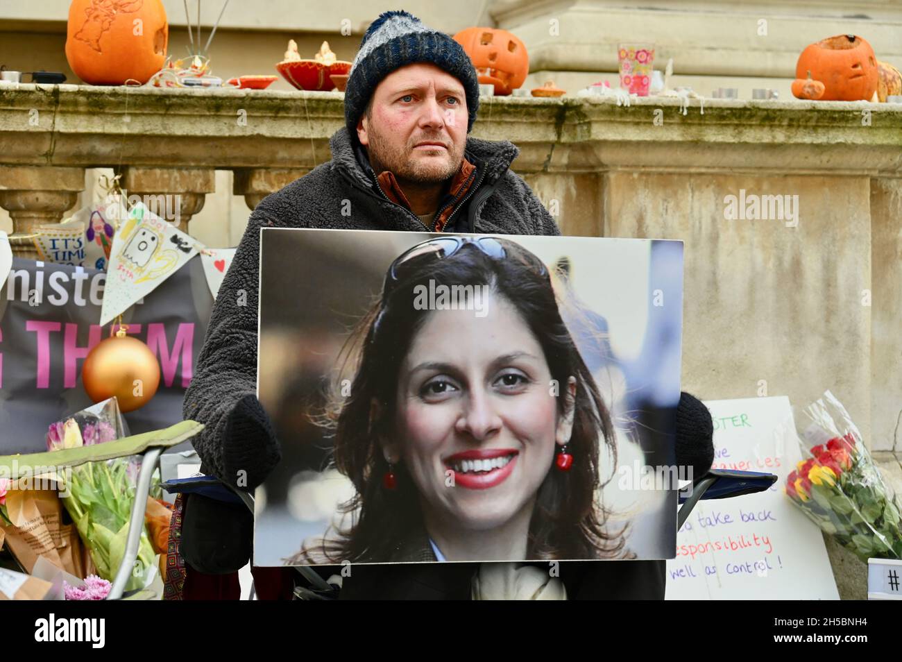 Londres, Royaume-Uni.08 novembre 2021.Londres, Royaume-Uni.Richard Ratcliffe affamé de justice - le 16 e jour de sa grève de la faim.L'épouse de Richard Nazanin est détenue en Iran depuis cinq ans et demi, au cours de laquelle il y a eu peu de progrès pour obtenir sa libération.Le Foreign Office, Whitehall.Crédit : michael melia/Alay Live News Banque D'Images