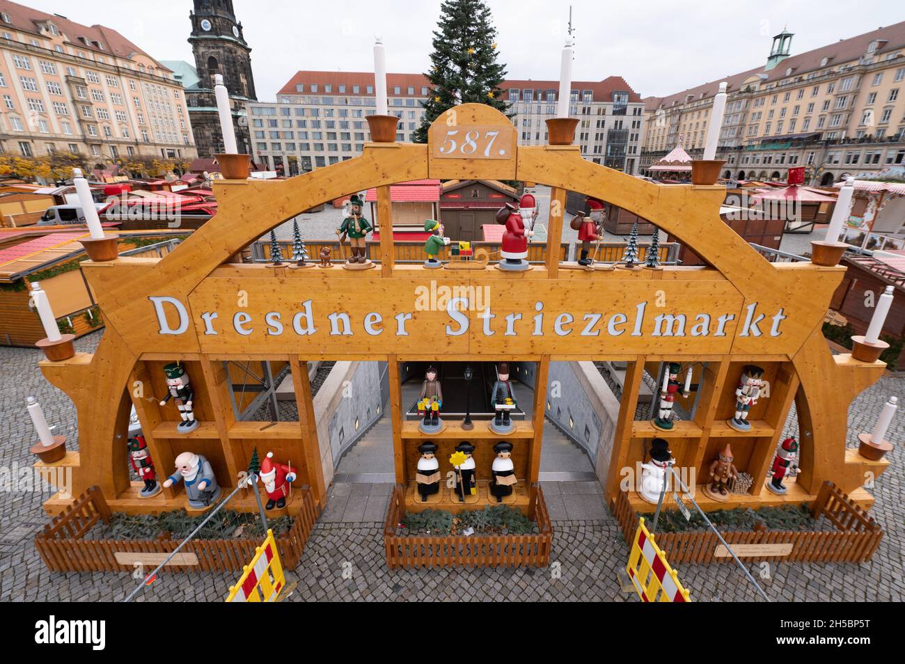 Striezelmarkt christmas market on the a Banque de photographies et d’images à haute résolution