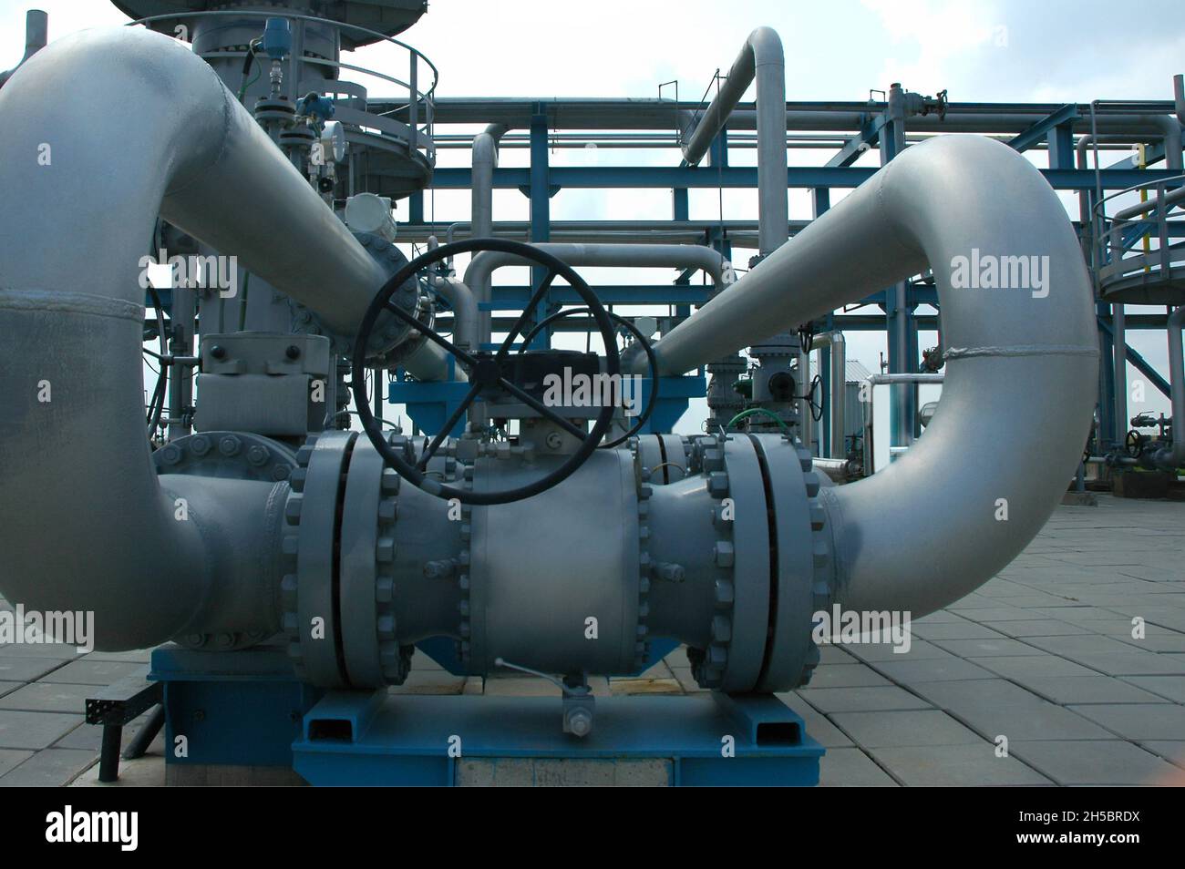 Système de transport de gaz - industrie du gaz.Vannes d'arrêt, communications et appareils pour station de pompage de gaz. Banque D'Images