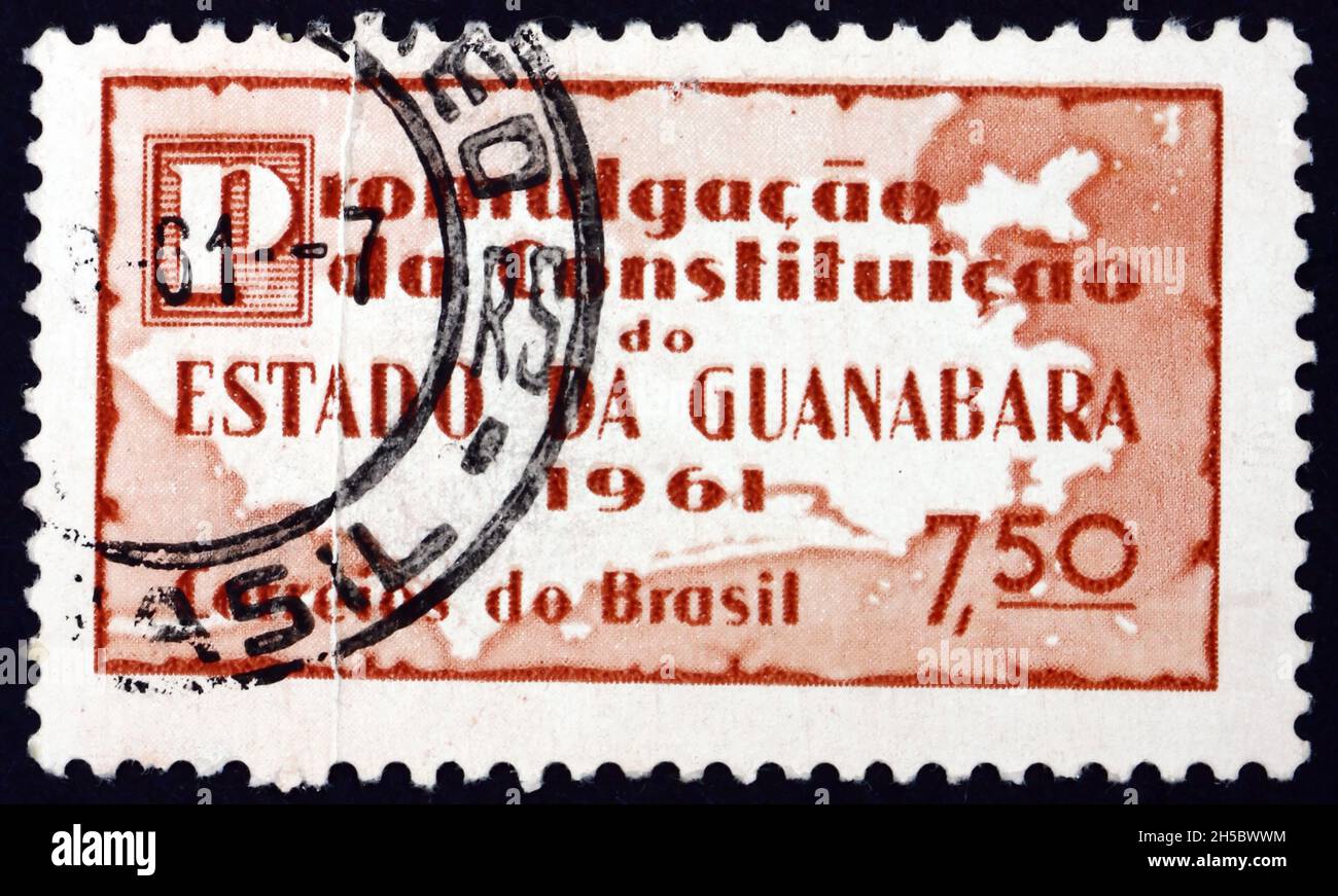 BRÉSIL - VERS 1961: Un timbre imprimé au Brésil montre la carte de Gunabara, promulgation de la Constitution de l'Etat de Gunabara, vers 1961 Banque D'Images