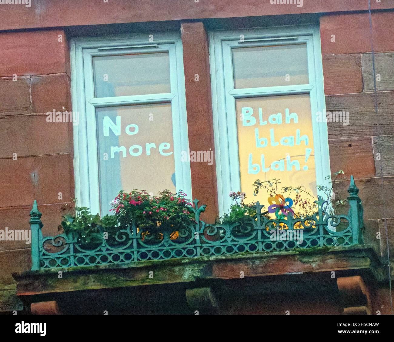 Glasgow, Écosse, Royaume-Uni 8 novembre 2021.Les concepts du thème du changement climatique ont été le thème moteur dans le champ de bataille de la ville qui se tient actuellement pendant la conférence cop26 coïncidente en même temps.La Wanderland d'hiver est une célébration croissante qui se déroule par intermittence au cours de l'année dans des quartiers définis au Royaume-Uni avec un thème décidé localement qui se traduit par des fenêtres avant artistiquement décorées « Covid-safe moyen de relier les gens, transformant les rues en galeries extérieures magiques ».Crédit Gerard Ferry/Alay Live News Banque D'Images