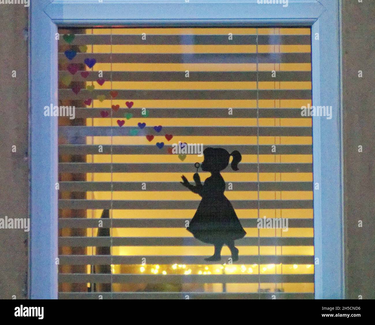 Glasgow, Écosse, Royaume-Uni 8 novembre 2021.Les concepts du thème du changement climatique ont été le thème moteur dans le champ de bataille de la ville qui se tient actuellement pendant la conférence cop26 coïncidente en même temps.La Wanderland d'hiver est une célébration croissante qui se déroule par intermittence au cours de l'année dans des quartiers définis au Royaume-Uni avec un thème décidé localement qui se traduit par des fenêtres avant artistiquement décorées « Covid-safe moyen de relier les gens, transformant les rues en galeries extérieures magiques ».Crédit Gerard Ferry/Alay Live News Banque D'Images