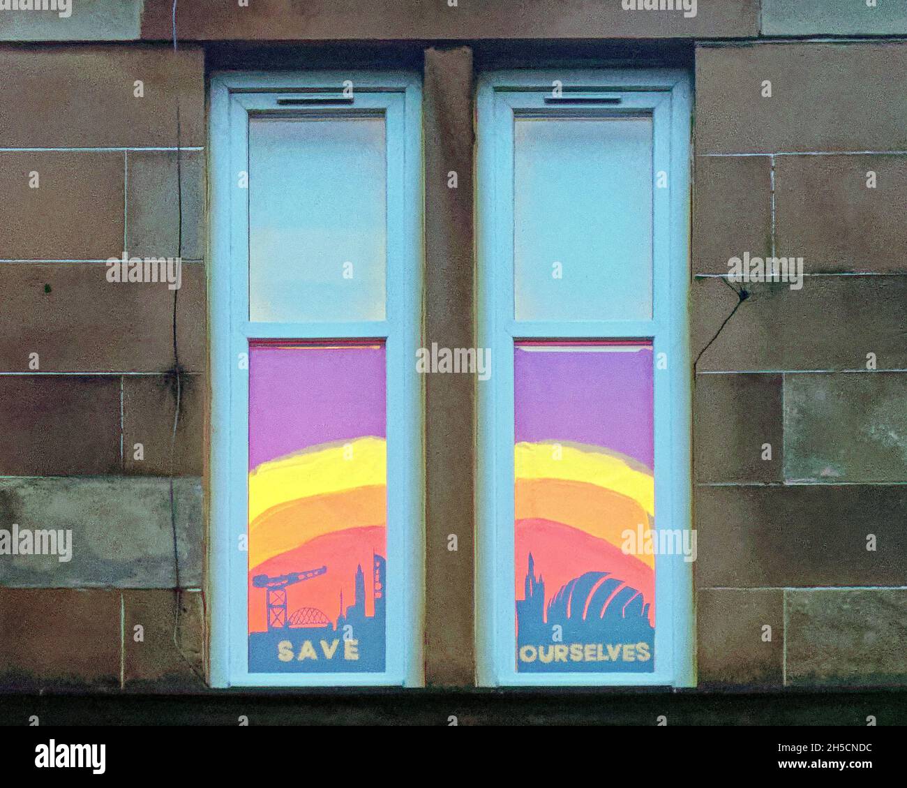 Glasgow, Écosse, Royaume-Uni 8 novembre 2021.Les concepts du thème du changement climatique ont été le thème moteur dans le champ de bataille de la ville qui se tient actuellement pendant la conférence cop26 coïncidente en même temps.La Wanderland d'hiver est une célébration croissante qui se déroule par intermittence au cours de l'année dans des quartiers définis au Royaume-Uni avec un thème décidé localement qui se traduit par des fenêtres avant artistiquement décorées « Covid-safe moyen de relier les gens, transformant les rues en galeries extérieures magiques ».Crédit Gerard Ferry/Alay Live News Banque D'Images