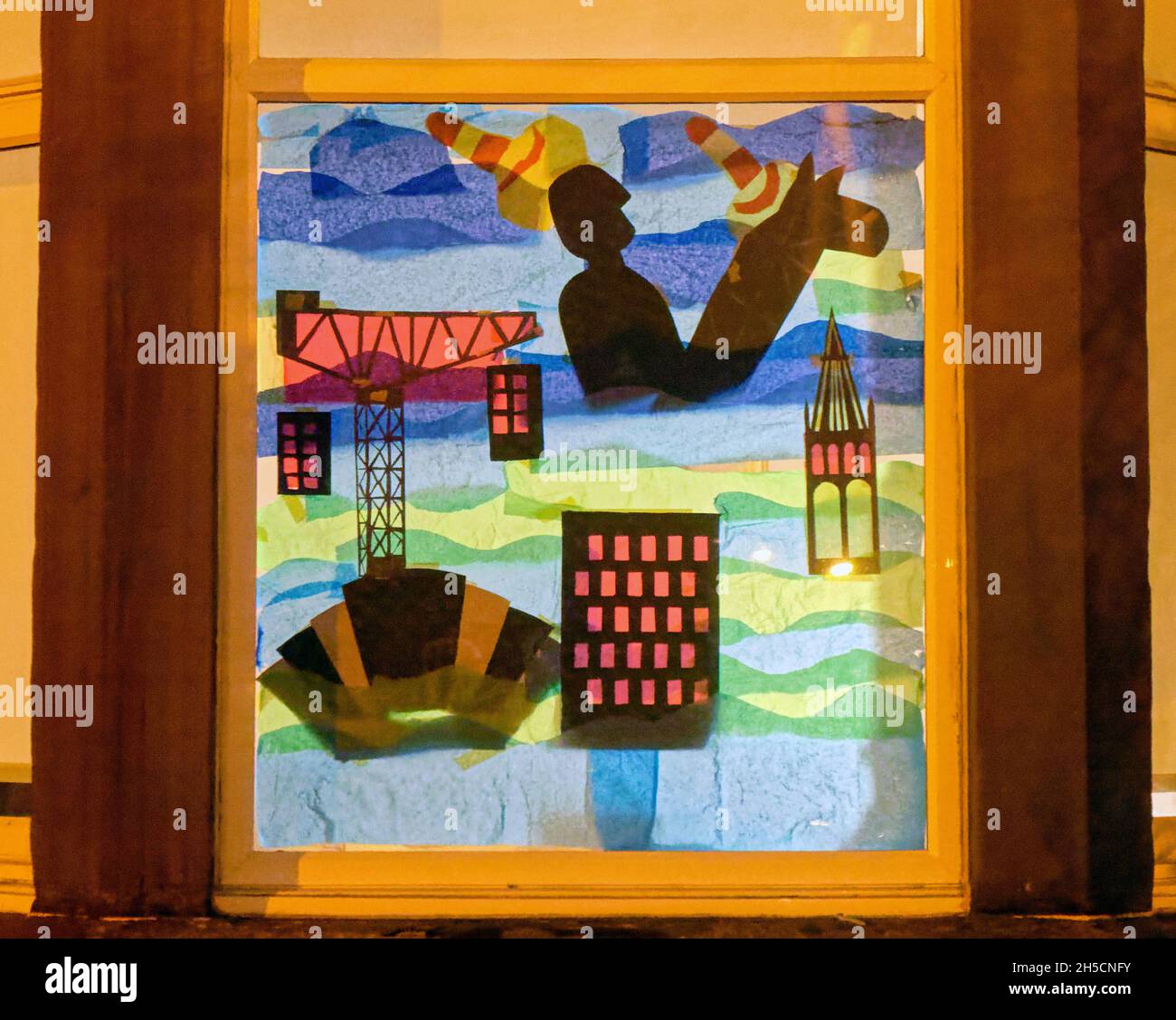 Glasgow, Écosse, Royaume-Uni 8 novembre 2021.La ville et ses monuments ont fait une apparition.les concepts du thème du changement climatique ont été le thème moteur dans la zone de champ de bataille de la ville qui se tient actuellement pendant la conférence de cop26 coïncidente en même temps.La Wanderland d'hiver est une célébration croissante qui se déroule par intermittence au cours de l'année dans des quartiers définis au Royaume-Uni avec un thème décidé localement qui se traduit par des fenêtres avant artistiquement décorées ".Crédit Gerard Ferry/Alay Live News Banque D'Images