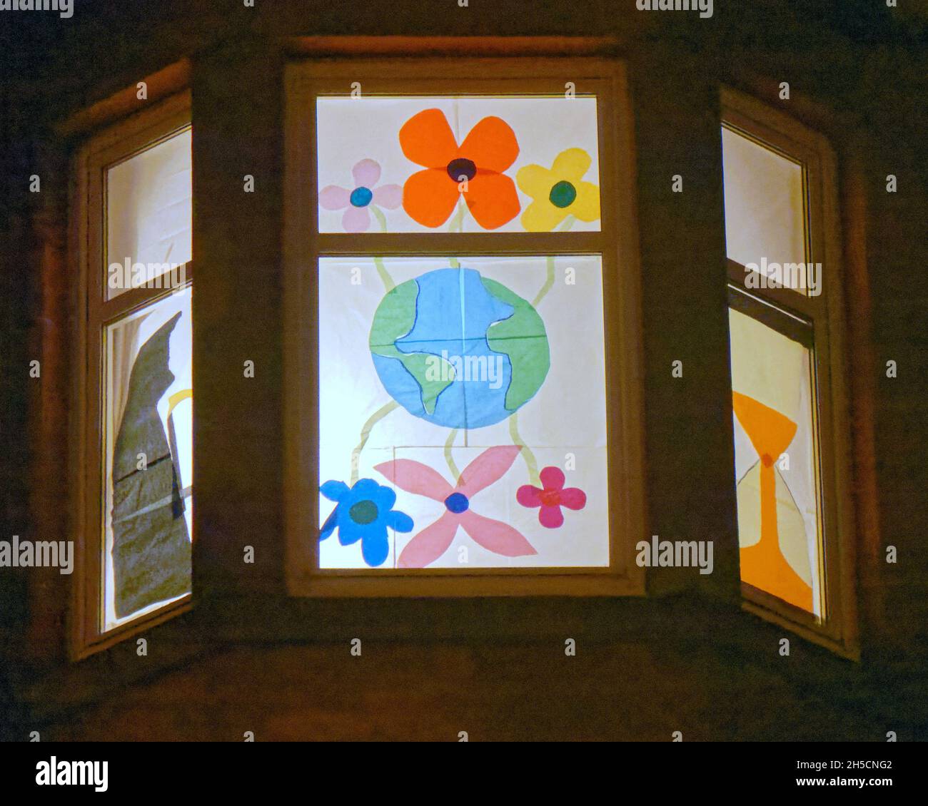 Glasgow, Écosse, Royaume-Uni 8 novembre 2021.Les concepts du thème du changement climatique ont été le thème moteur dans le champ de bataille de la ville qui se tient actuellement pendant la conférence cop26 coïncidente en même temps.La Wanderland d'hiver est une célébration croissante qui se déroule par intermittence au cours de l'année dans des quartiers définis au Royaume-Uni avec un thème décidé localement qui se traduit par des fenêtres avant artistiquement décorées « Covid-safe moyen de relier les gens, transformant les rues en galeries extérieures magiques ».Crédit Gerard Ferry/Alay Live News Banque D'Images
