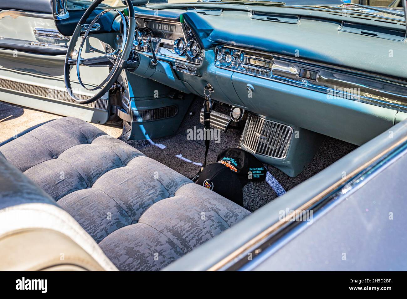 Reno, NV - 5 août 2021 : 1957 Cadillac Eldorado Brougham à un salon de voiture local. Banque D'Images