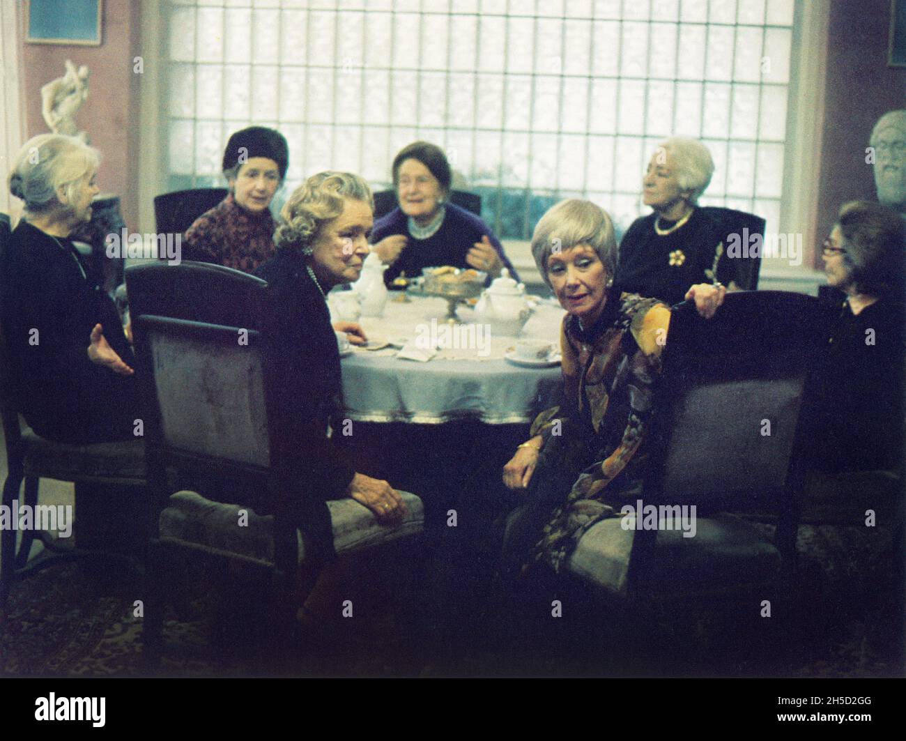 Peggy Ashcroft, Elisabeth Bergner, Lil Dagover, Johanna Hofer, Françoise Rosay,Ruth Hausmeister, sur le tournage du film allemand, 'le piéton', titre allemand: 'Der Fursganger', Constantin film, 1973, USA Release Cinerama Release Release Corporation, 1974 Banque D'Images