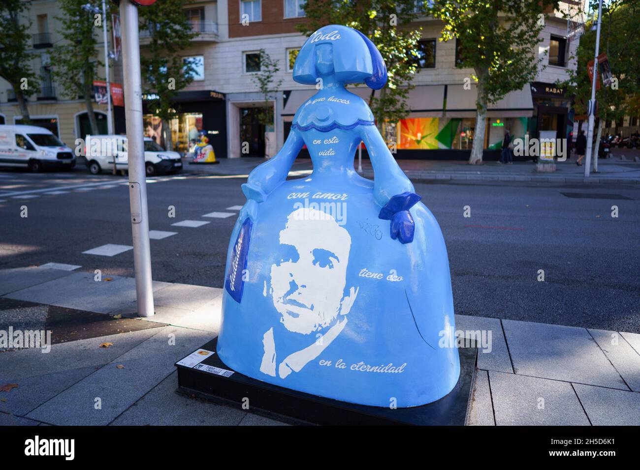 Madrid, Espagne.08 novembre 2021.Une sculpture de 'Mininas' par l'artiste Ana Obregon est exposée avec le titre Gladiador, lors de la quatrième édition de 'Mininas Madrid Gallery', une galerie d'art en plein air à travers les rues du centre de Madrid.(Photo par Atilano Garcia/SOPA Images/Sipa USA) crédit: SIPA USA/Alay Live News Banque D'Images