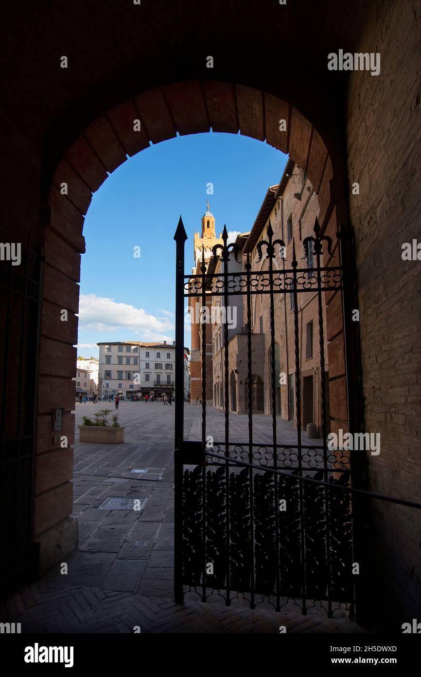 Vieille ville, vue sur la Piazza della Repubblica depuis le Palazzo Trinci, Foligno, Ombrie, Italie, Europe Banque D'Images