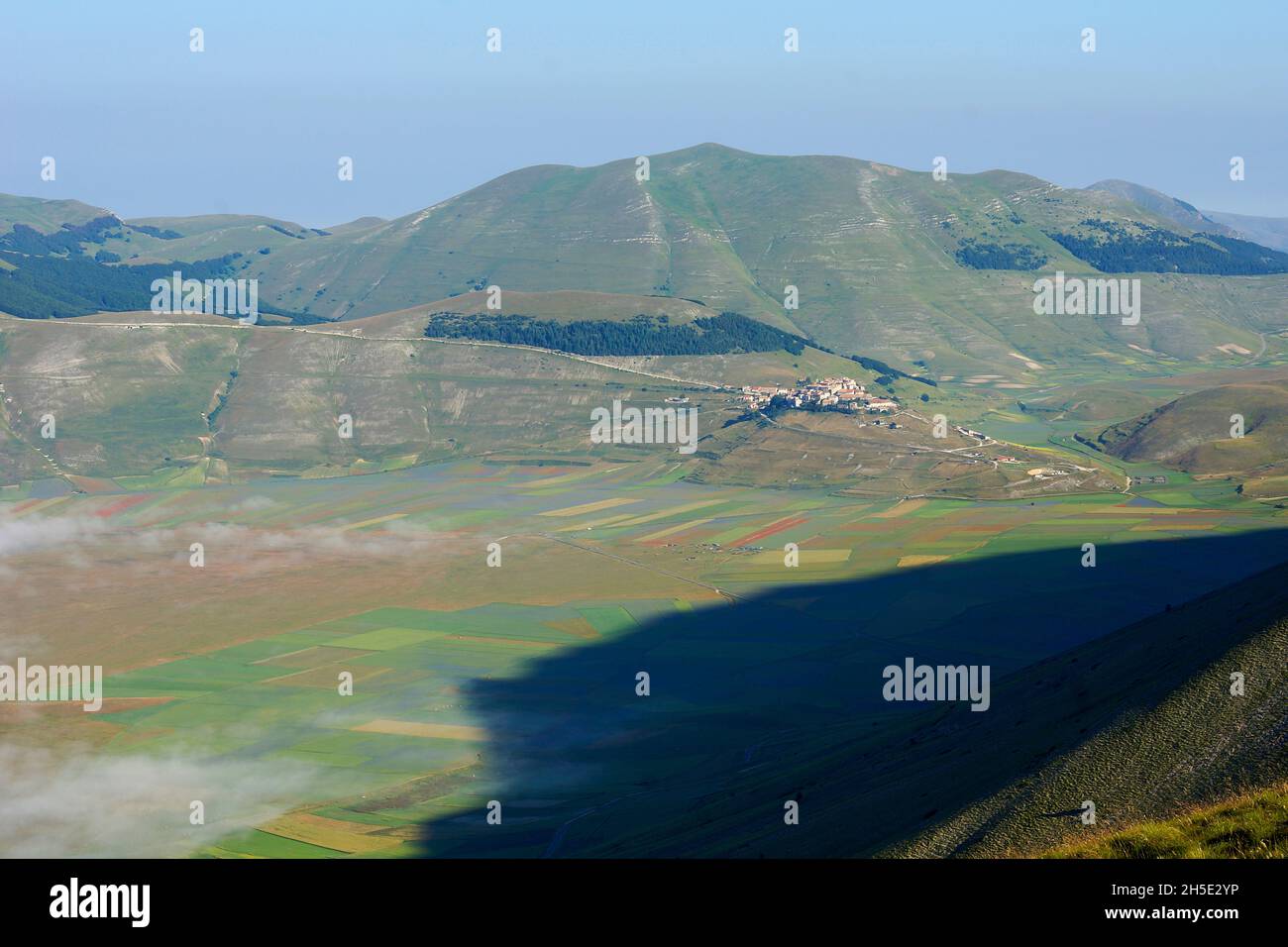 Parc national Monti Sibillini, vue sur le Grand Blossom Pian, Castelsantangelo sul Nera, Marche, Italie ; Europe Banque D'Images