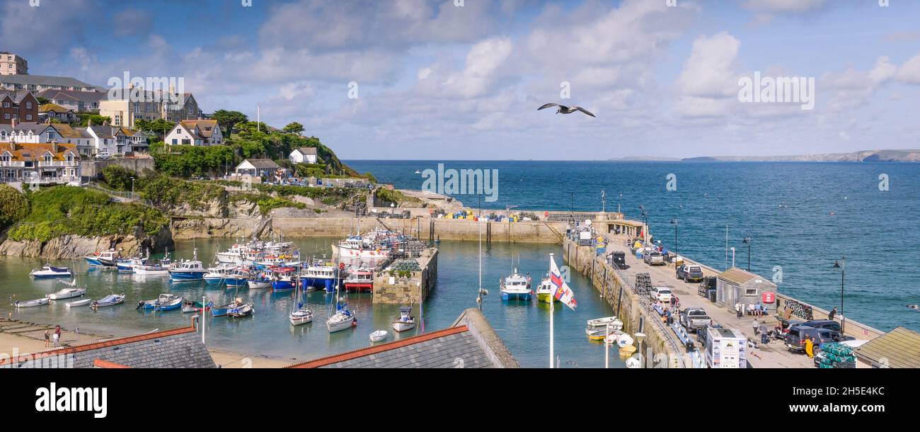 Une image panoramique du pittoresque port historique de Newquay à Newquay, sur la côte nord de Cornwall. Banque D'Images