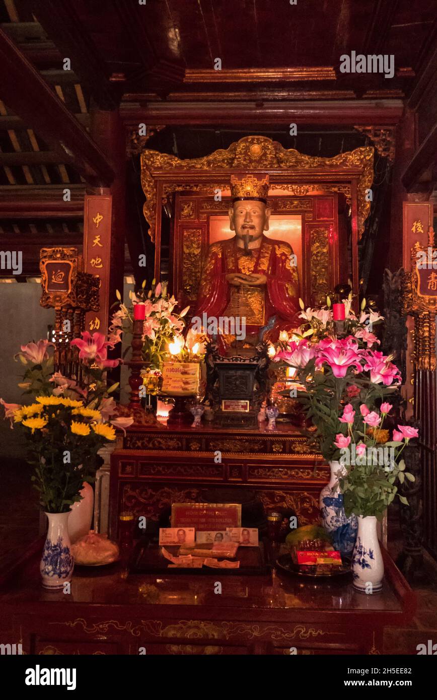 Statue de Confucius, sanctuaire de Dai Thanh (Thượng Điện), Temple de la Littérature, Hanoï, Viet Nam Banque D'Images