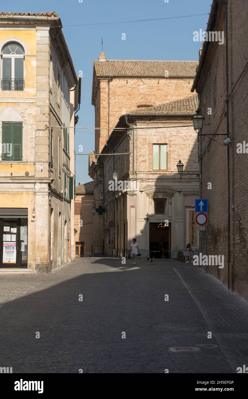 Vieille ville, rue Giuseppe Mazzini, Castelfidardo, Marche, Italie, Europe Banque D'Images