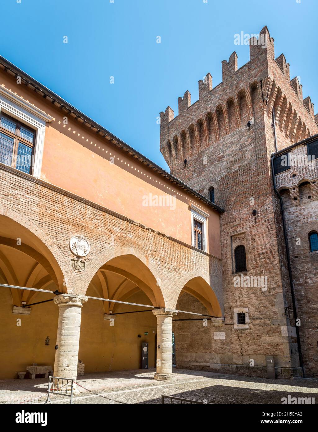 'Rocca' médiéval ou château de la petite ville de Gradara dans la région de Marche, Italie, Europe Banque D'Images