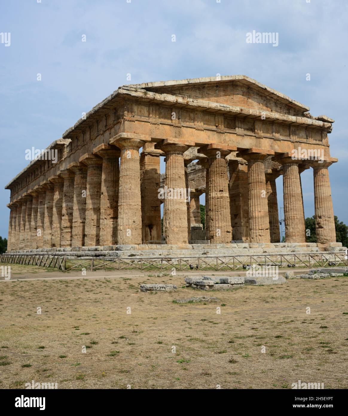 Temple de Neptune-Paestum, une ancienne ville de Magna Graecia appelée par les Grecs Poséidonia en l'honneur de Poséidon, mais très consacrée à Athéna et Héra. Banque D'Images
