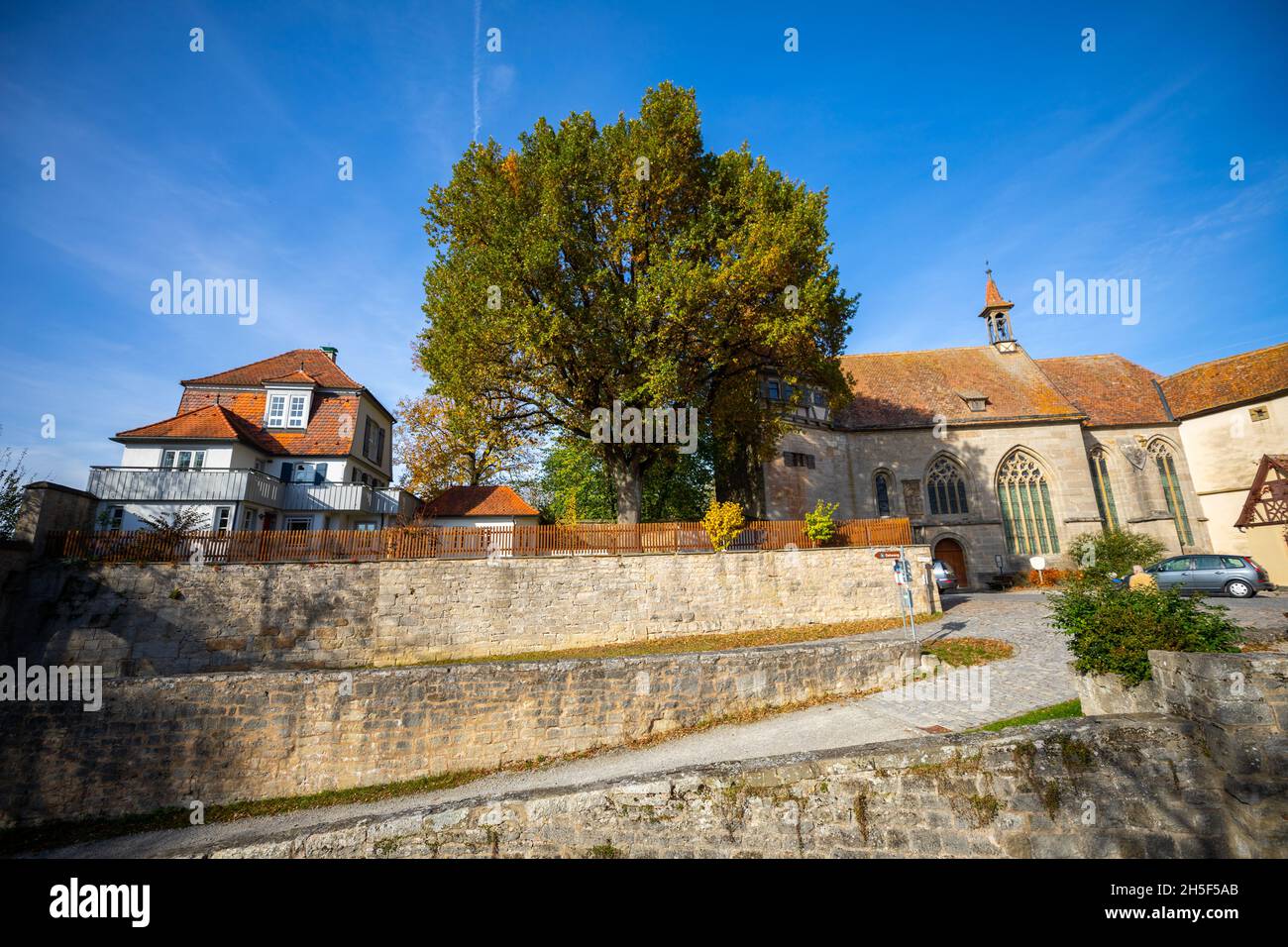 Rothenburg ob der Tauber, Allemagne - 29 octobre 2021 : église Sankt Wolfgang Banque D'Images