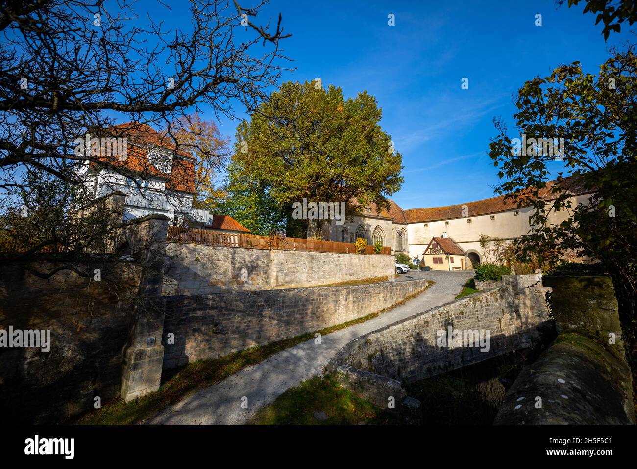 Rothenburg ob der Tauber, Allemagne - 29 octobre 2021 : église Sankt Wolfgang Banque D'Images