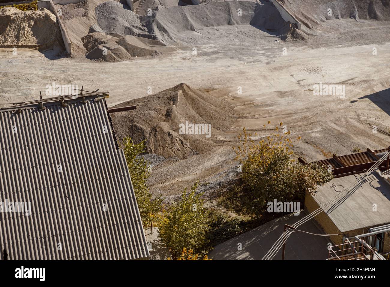 Mélange de ciment de sable et construction à l'usine de fabrication Banque D'Images