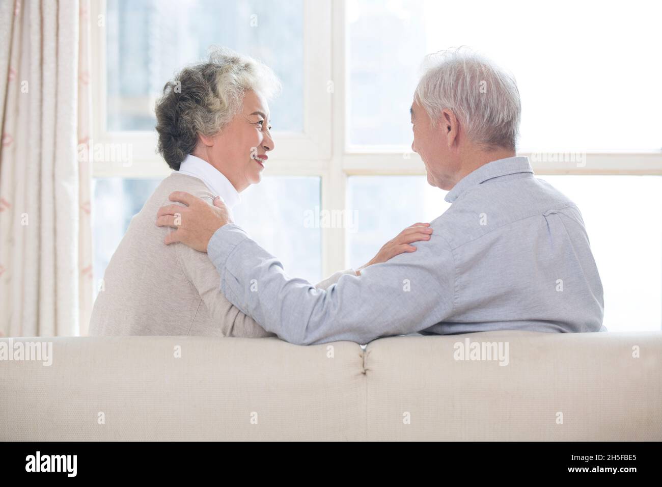 Un vieux couple heureux et aimant Banque D'Images