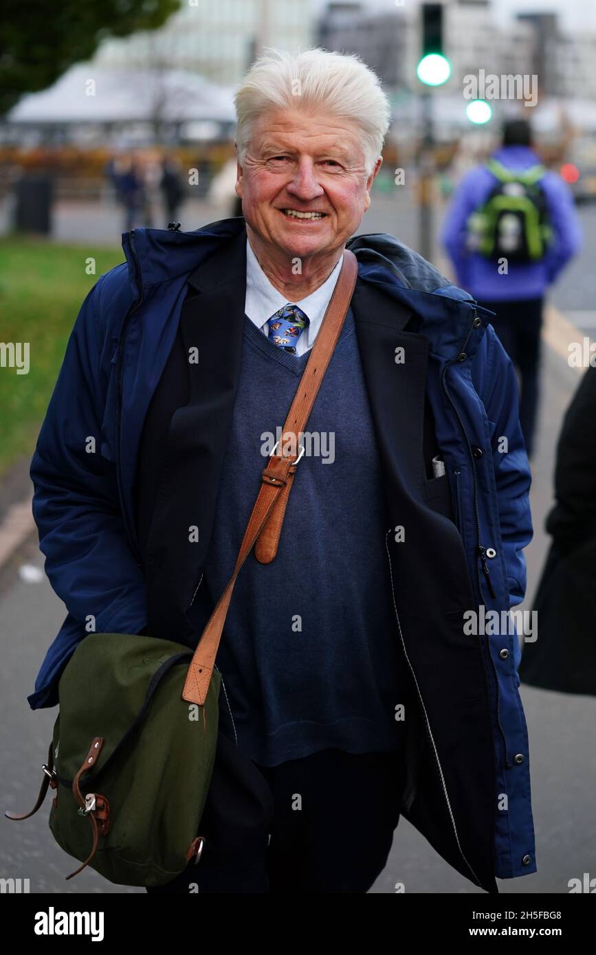 Stanley Johnson a vu son arrivée dans la zone verte au sommet de Cop26 au campus de l'événement écossais (SEC) à Glasgow pour l'ouverture de l'événement de la Journée du genre.Date de la photo: Mardi 9 novembre 2021. Banque D'Images