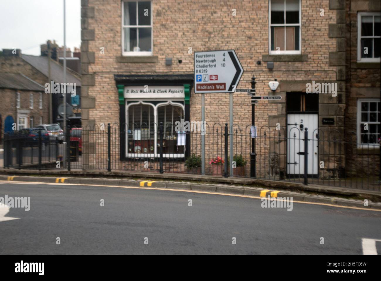 D atelier de réparation de montre et d'horloge de Bell et panneau à Fourstones, Newbrough, Chollerford, B6319, mur d'Hadrien, Haydon Bridge, Northumberland, Angleterre, Royaume-Uni Banque D'Images