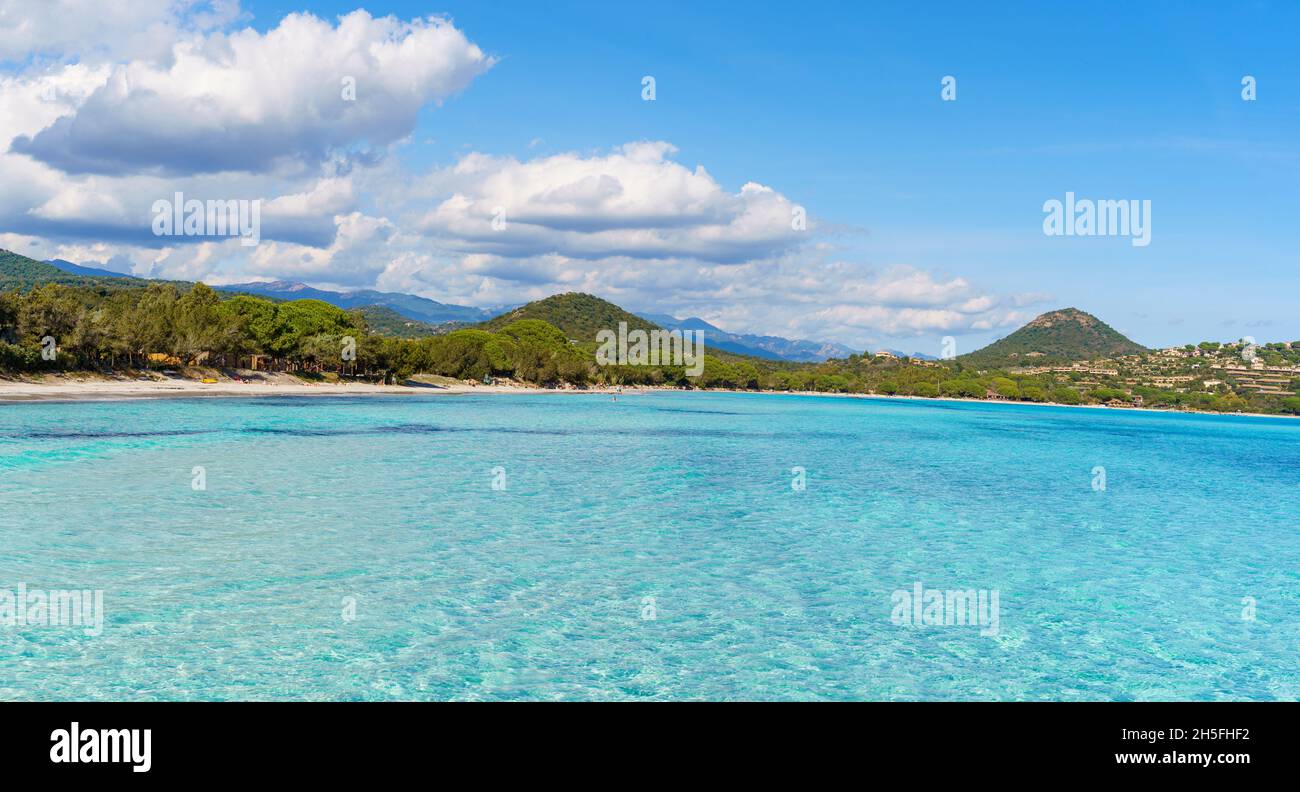 Paysage avec plage de Santa Giulia, Corse, France Banque D'Images
