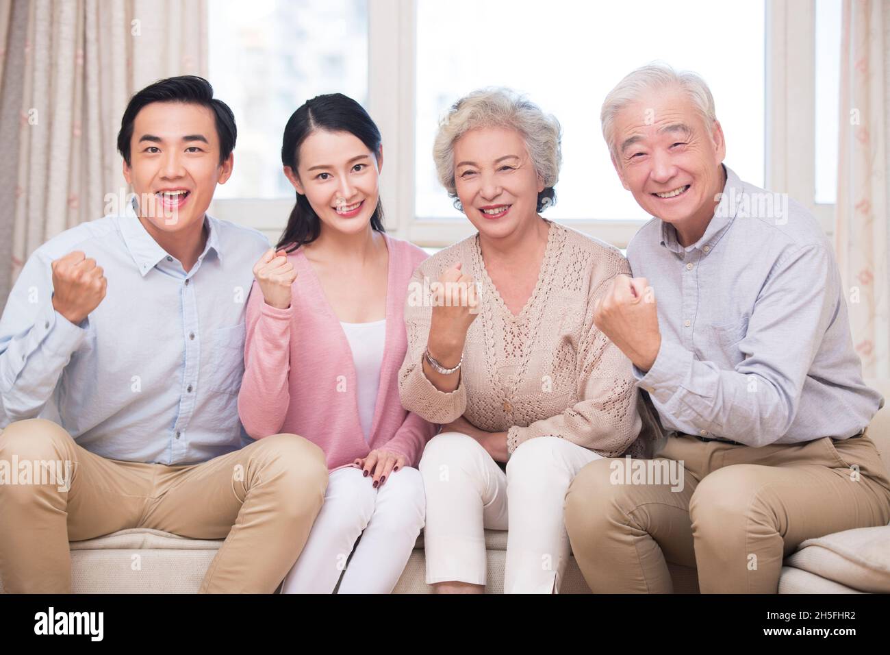 Une famille heureuse et aimante Banque D'Images