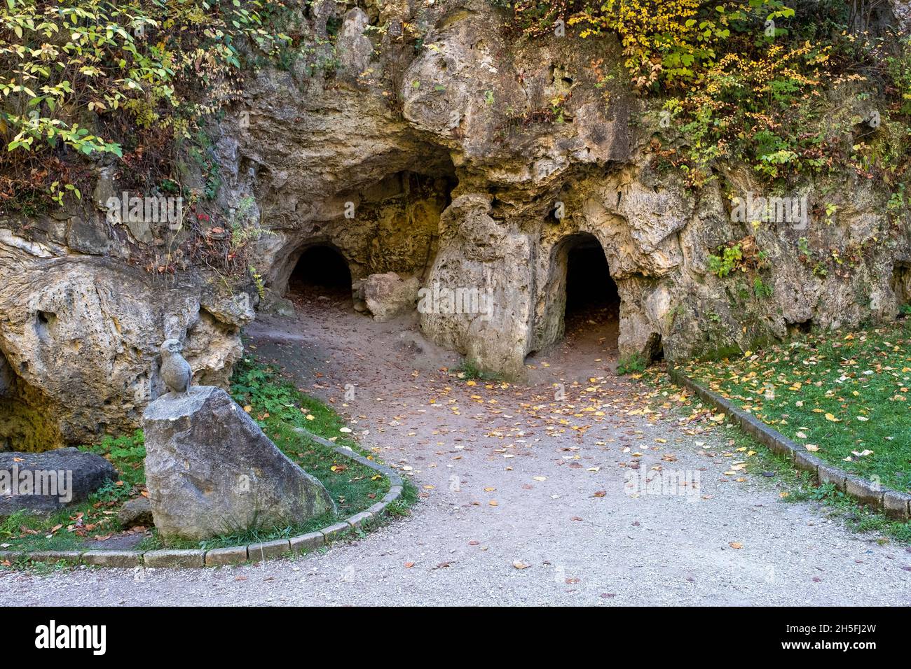 Entrée dans les anciennes grottes de la zone des jardins suspendus, Lillafüred, Hongrie Banque D'Images