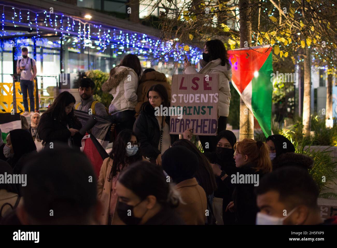 2021-11-09, Londres, Royaume-Uni.Étudiants internationaux pour la Palestine en rejetant la visite du raciste et Nakba Denier anti-palestiniens, Tzipi Hotovely est un diplomate israélien et un ancien homme politique qui est l'actuel ambassadeur d'Israël au Royaume-Uni.Les étudiants internationaux sont malheureux LSE utilisé les frais d'étudiant pour financer Nakba Denier, Tzipi Hotovely visting LSE. Banque D'Images