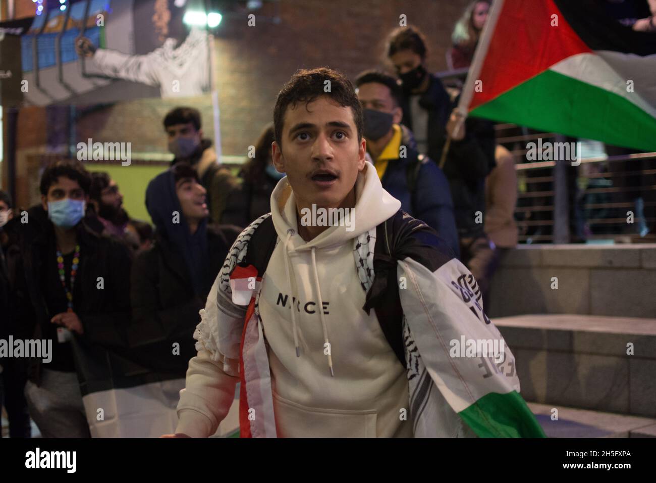 2021-11-09, Londres, Royaume-Uni.Étudiants internationaux pour la Palestine en rejetant la visite du raciste et Nakba Denier anti-palestiniens, Tzipi Hotovely est un diplomate israélien et un ancien homme politique qui est l'actuel ambassadeur d'Israël au Royaume-Uni.Les étudiants internationaux sont malheureux LSE utilisé les frais d'étudiant pour financer Nakba Denier, Tzipi Hotovely visting LSE. Banque D'Images