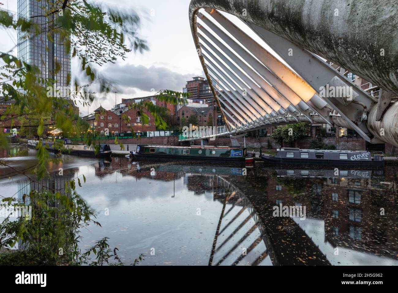 Parc du patrimoine urbain de Castlefield : Pont des marchands construit en 1996.Deansgate, Manchester, Angleterre, Royaume-Uni Banque D'Images