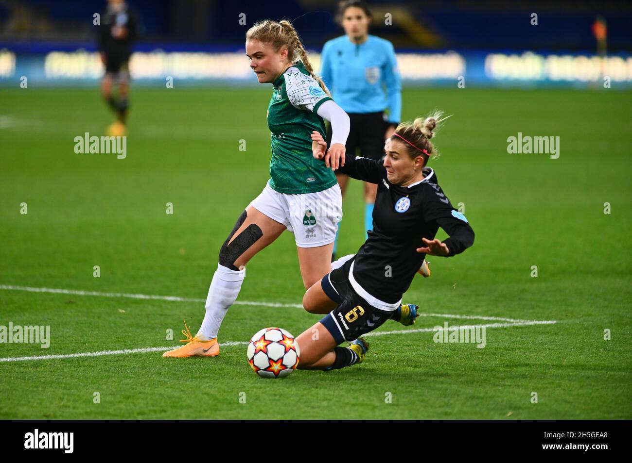 KHARKIV, UKRAINE - 9 NOVEMBRE 2021: The Match Women Champions League WFC Kharkiv vs WFC Breidablik Banque D'Images