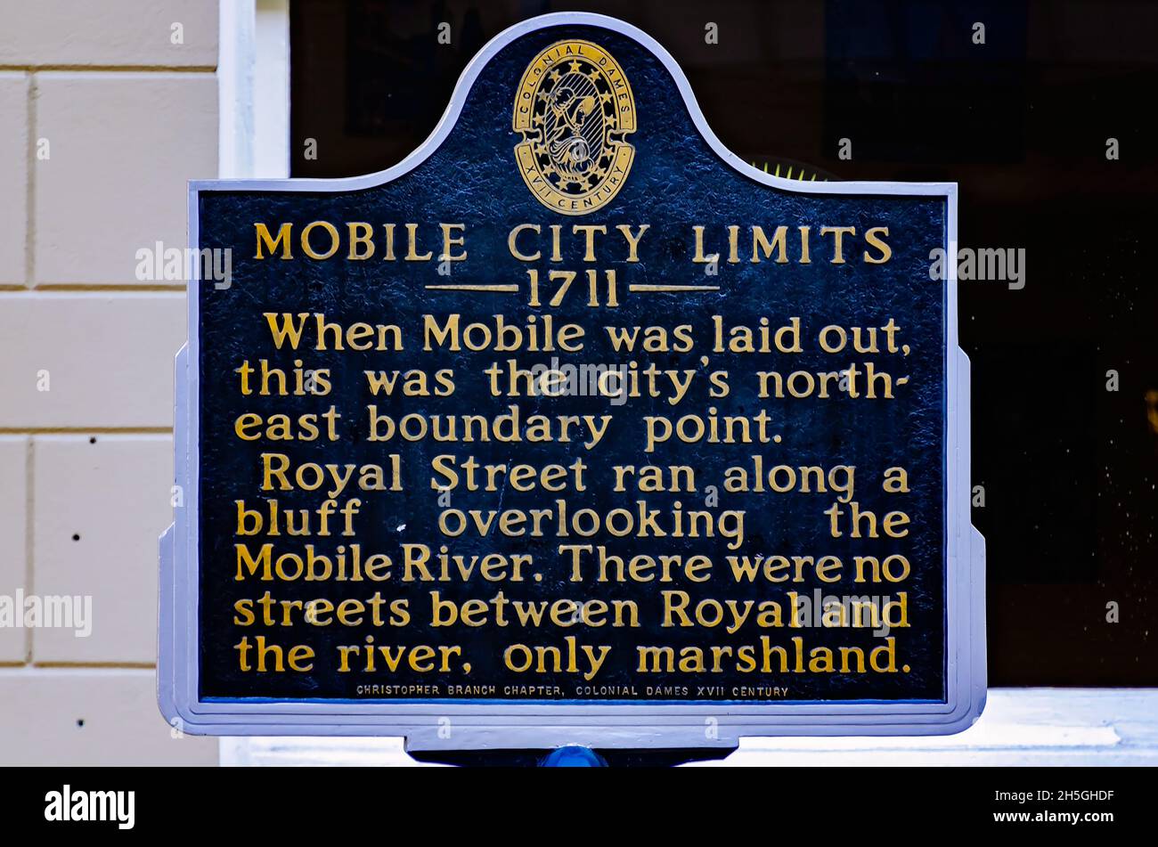 Un marqueur historique indique les limites de la ville de Mobile en 1711 sur la rue Royal, le 6 novembre 2021, à Mobile, Alabama. Banque D'Images