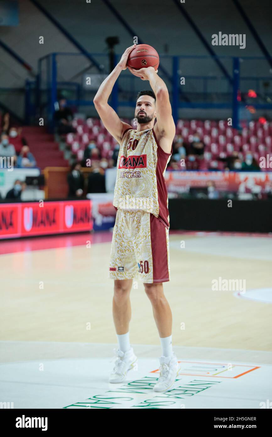 Venise, Italie, 09/11/2021, Palasport Taliercio, Venise,Italie, 09 novembre 2021, Mitchell Watt (Umana Reyer Venezia pendant Umana Reyer Venezia contre Buducnost Voli Podgorica - Championnat de basket-ball Eurocup Banque D'Images