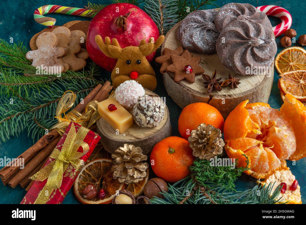 Compositions de Noël et du nouvel an, gâteau de Noël, pain d'épice Banque D'Images