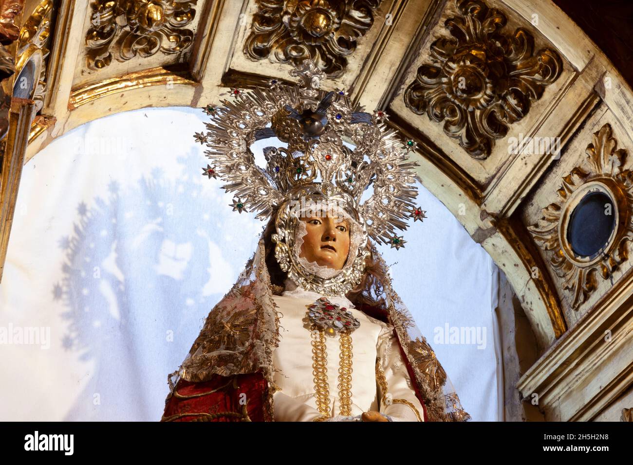 La Virgen de la Asunción statue processionnelle exposée au Museo Comarcal de Arte Sacro, Peñafiel, Espagne. Banque D'Images