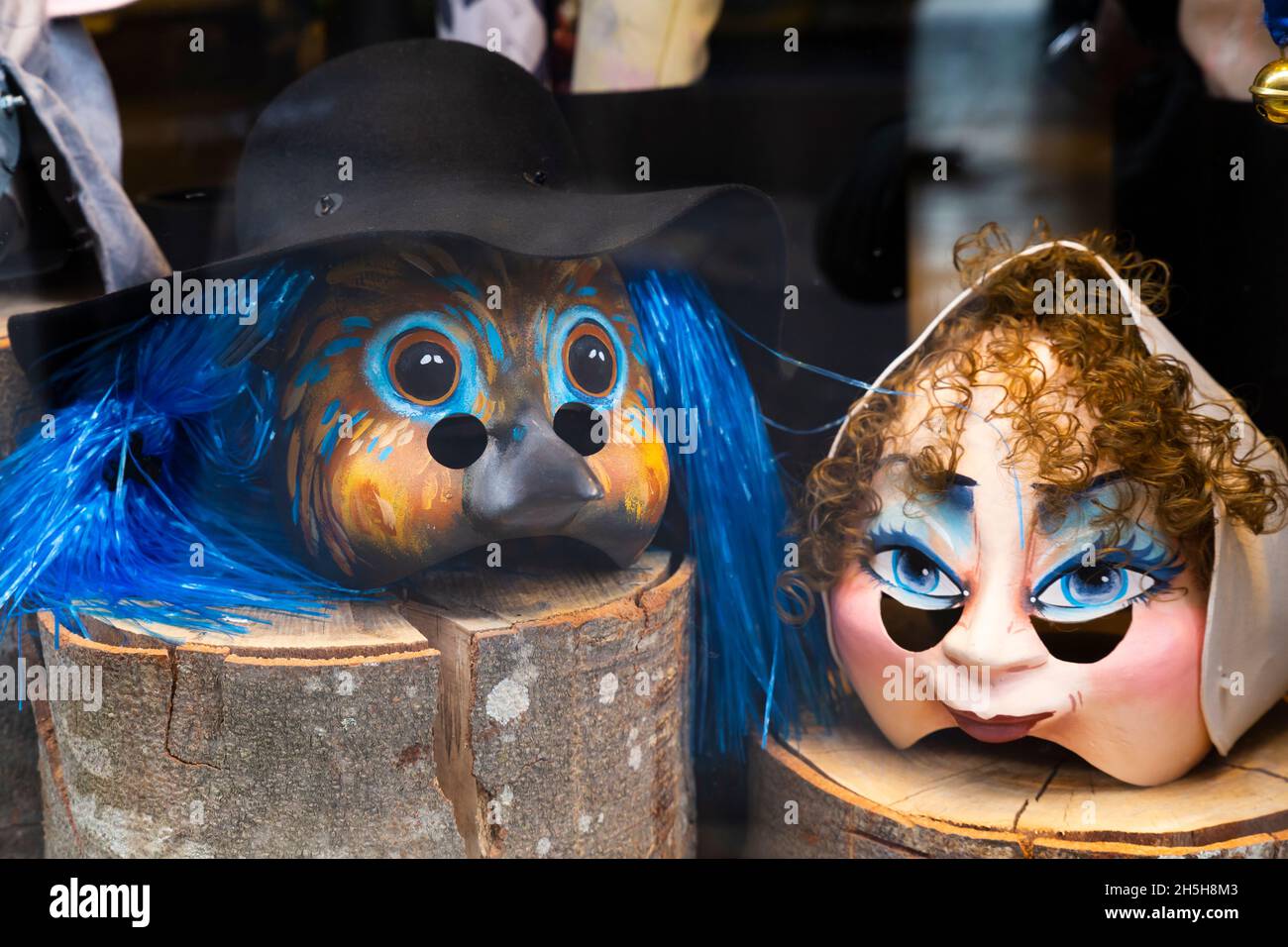 Bâle, Suisse - février 21.Gros plan de deux masques de carnaval Banque D'Images