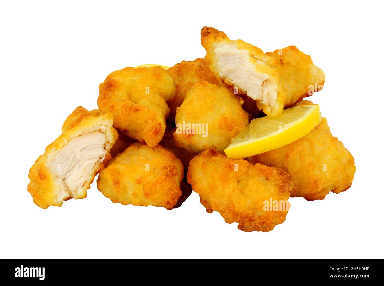Groupe de nuggets de poulet battus à la tempura isolés sur fond blanc Banque D'Images