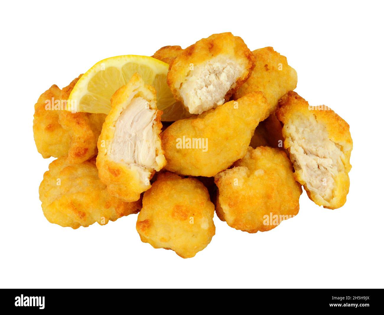 Groupe de nuggets de poulet battus à la tempura isolés sur fond blanc Banque D'Images